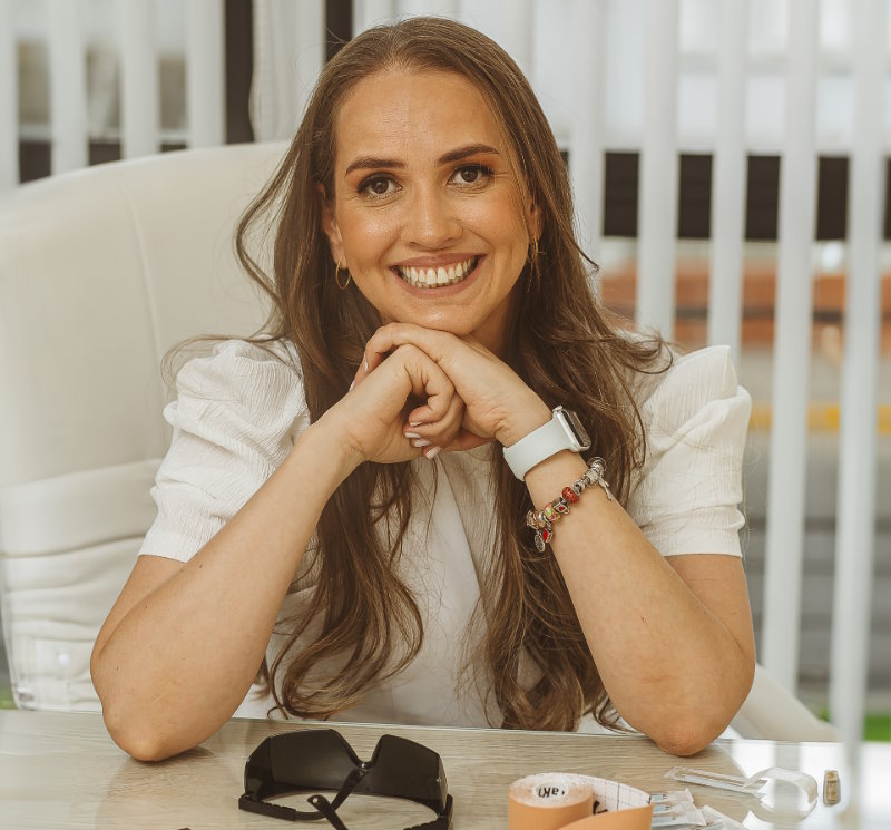 andressa_oliveira_fisioterapeuta_mesa_ai